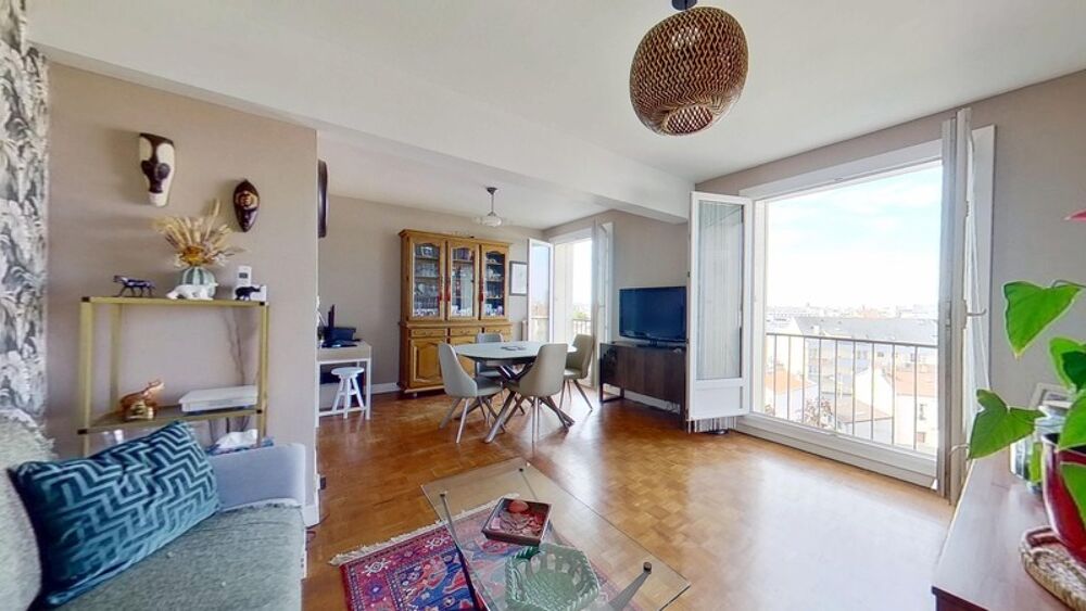 Vente Appartement À VENDRE – Appartement 3 pièces traversant et lumineux avec balcon aux portes de Paris Bagnolet