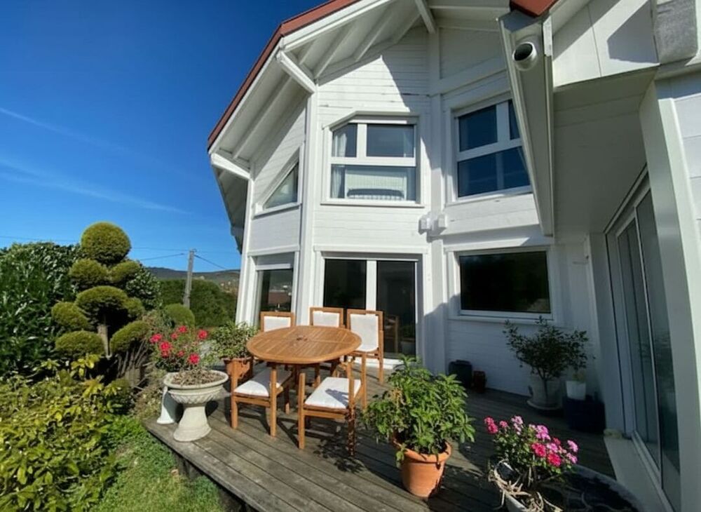 Vente Chalet Gérardmer - Chalet pièce de vie vue lac, 4 chambres, 2 garages  151 m²  DPE C Gerardmer