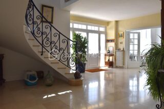  Propri�t�/ch�teau � vendre 11 pi�ces 303 m�