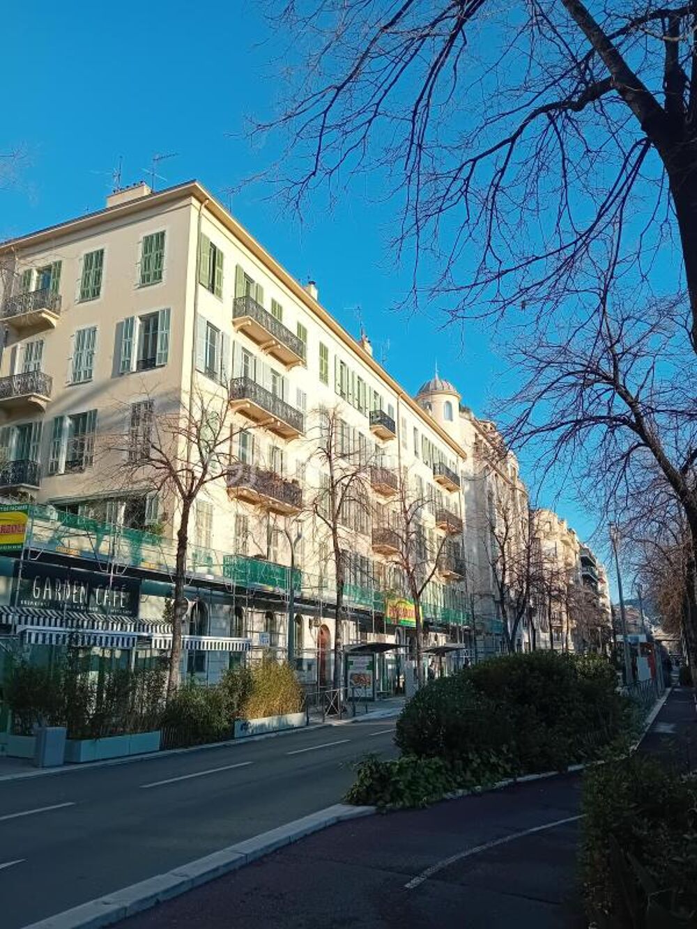 Vente Appartement Dernier étage mansardé (surface au sol 64,21 m²), idéalement situé proche mer Nice
