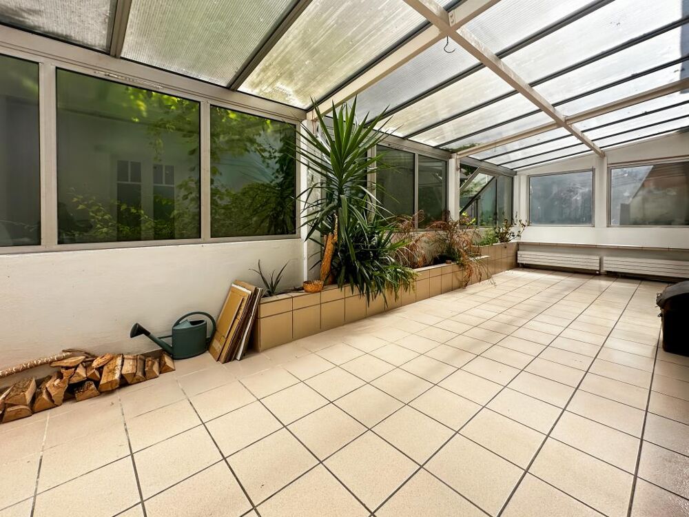   Bureaux atypiques à louer dans un immeuble indépendant en R+2 Paris 18