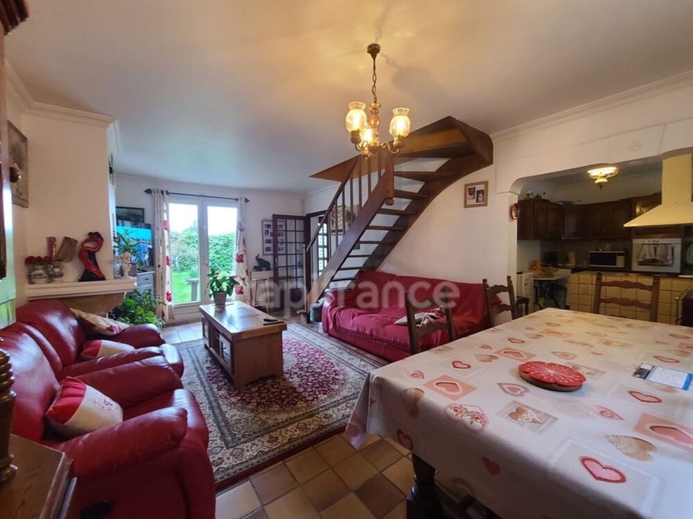 Belle maison familiale avec une autre maison individuelle