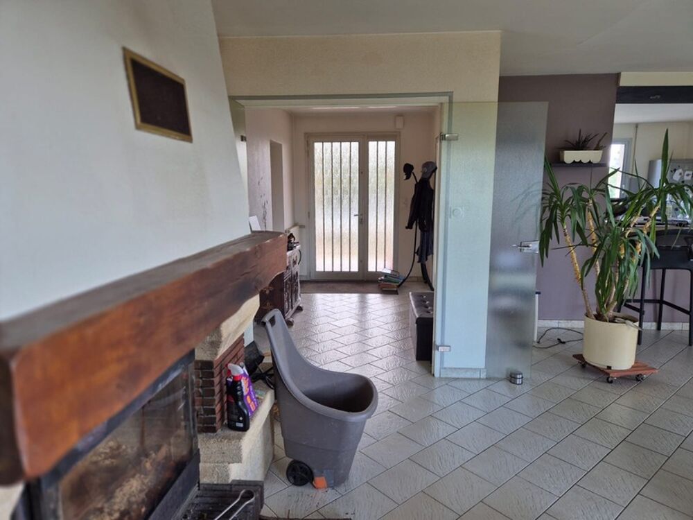 CHATEAU- GUIBERT AU CALME ABSOLUE CHARMANTE MAISON AVEC PISCINE ET SOUS SOL COMPLET SUR 3800M² CLOS