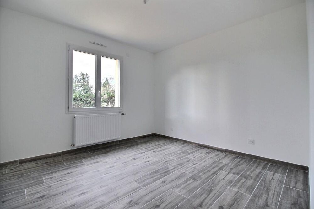 Maison neuve de plain pied avec 3 chambres dans le centre bourg de Saint Martin D Abbat