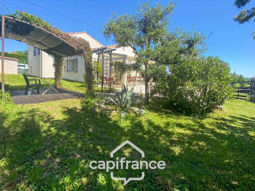 Maison familiale d'environ 100 m2 avec piscine, terrain arboré et grand garage au calme de la campagne ardéchoise