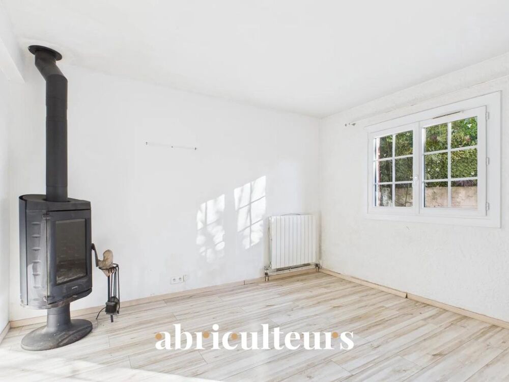 Villa mitoyenne 89m2 avec jardin, 3 chambres, combles aménagés et accès piscine  Domaine sécurisé à Villeneuve-Loubet
