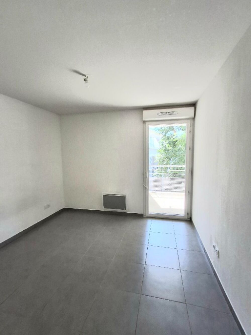 T2 avec balcon et parking à AVIGNON