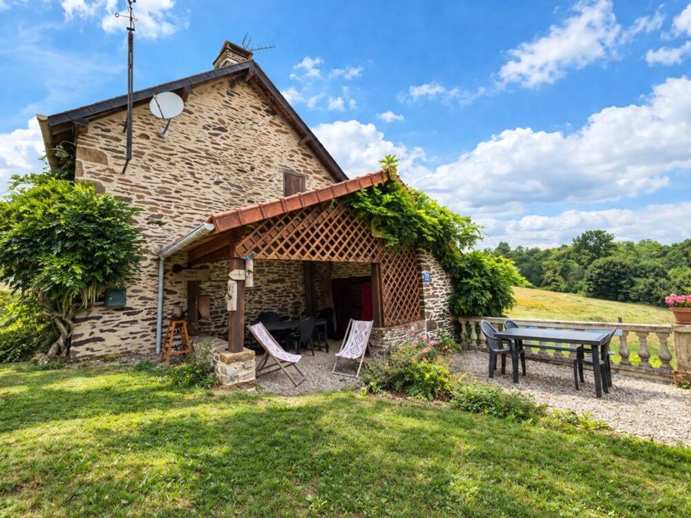Vente Maison Maison 6 pces, 80 m² avec dépendances, source, terrain de 59 635 m² Sussac