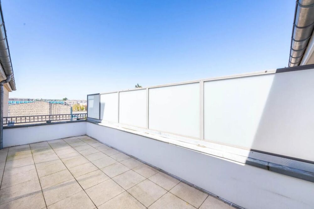 Vente Appartement POISSY – Deux pièces au dernier étage avec grande terrasse Poissy