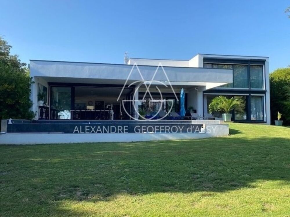 Exceptionnel à proximité de Royan. Villa avec une vue panoramique sur mer