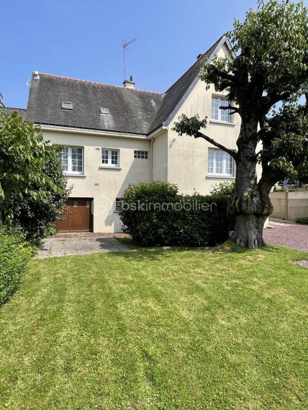 Vente Maison PLOËRMEL CENTRE – Maison familiale 174 m² – 5 chambres – Terrain 1 000 m² divisible et constructible Ploermel