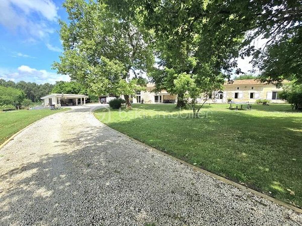 MAGNIFIQUE MAISON EN PIERRES RENOVEE DE 379 M2 AVEC 4 CHAMBRES, PISCINE SUR 1,8 HECTARES !!!