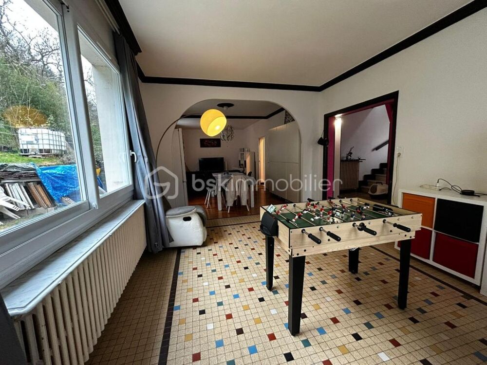 Maison de 153 m² située à 5 minutes du centre ville de Saint-Affrique avec garage / 5 chambres et jardin