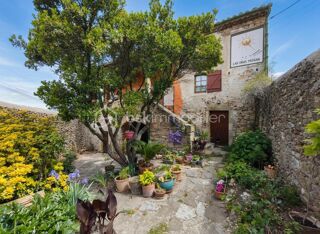  Propri�t�/ch�teau � vendre 10 pi�ces 274 m�