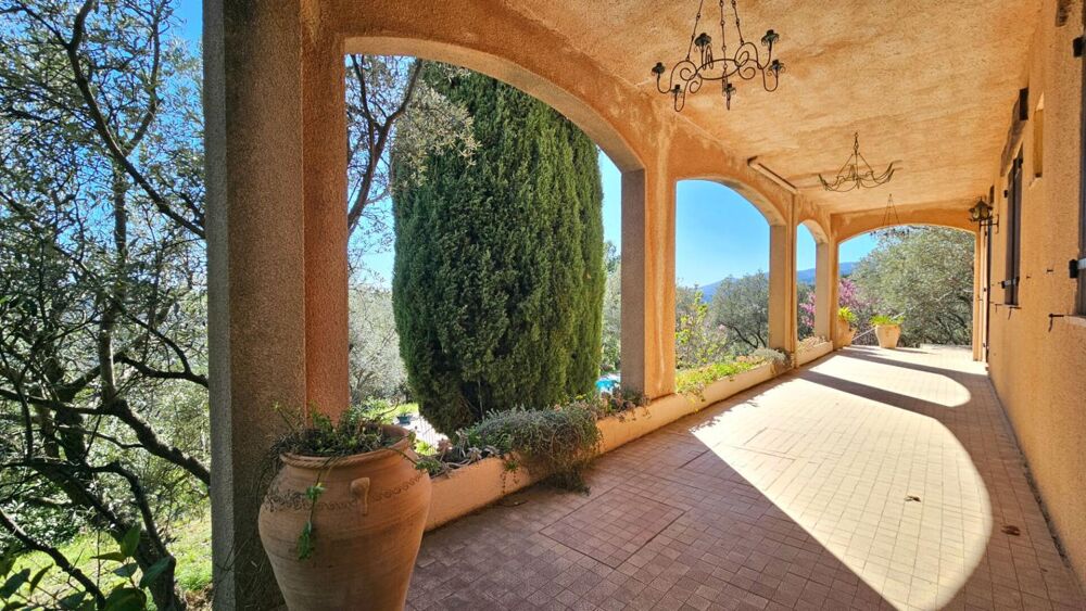 Vente Maison Villa de caractère , piscine originale, vue dégagée à 180 ° Claviers
