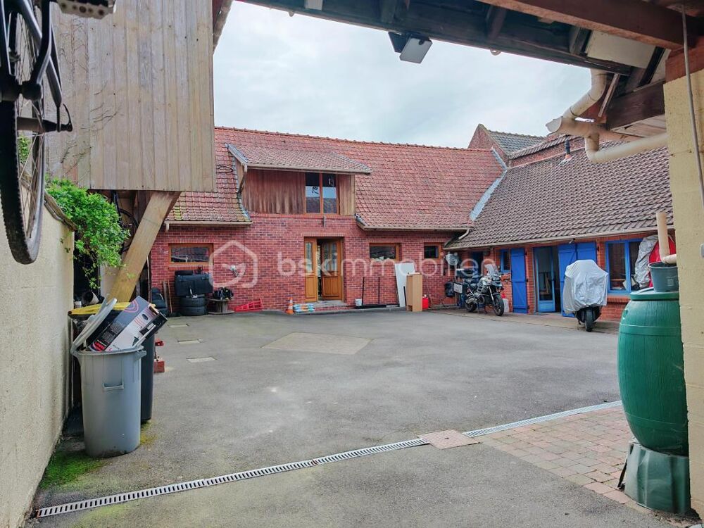 Corps de ferme dexception avec deux habitations à Gondecourt  340 m² habitables / 405 m² utiles sur 1 225 m² de terrain