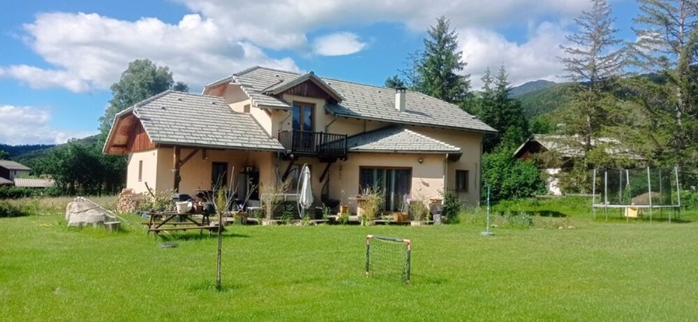 Maison 8 pièces 230 m² · à Seyne · 230 m² · 449 000 €