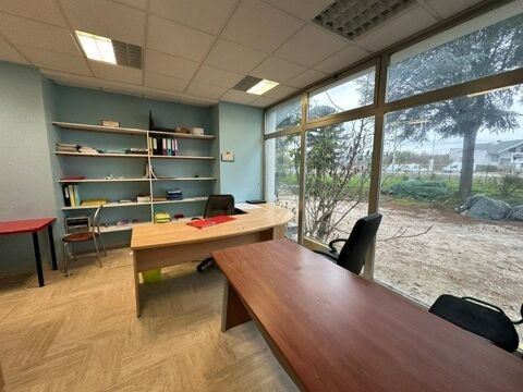   LOCAL A USAGE COMMERCIAL ET BUREAUX 