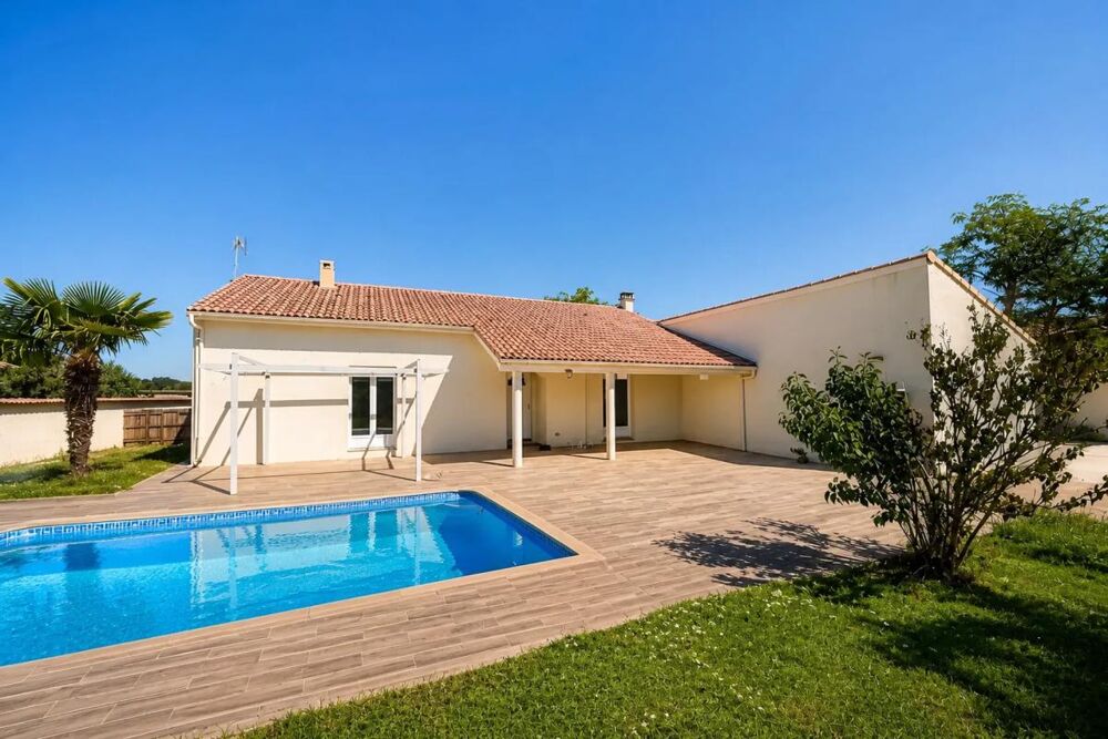 Maison de 6 pièces de 130 m² à Lapeyrouse-Mornay