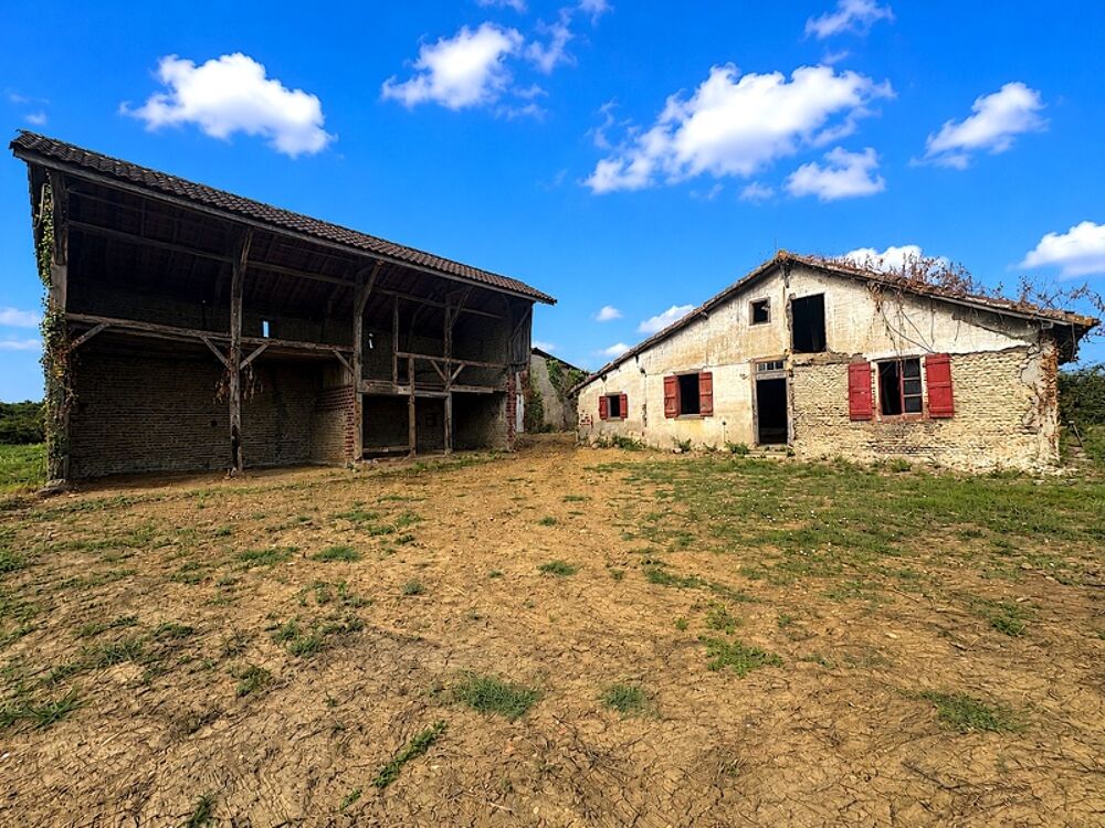 Maison à rénover avec dépendances et 16 870m2 de terrain Proche de AIRE SUR L'ADOUR (40)