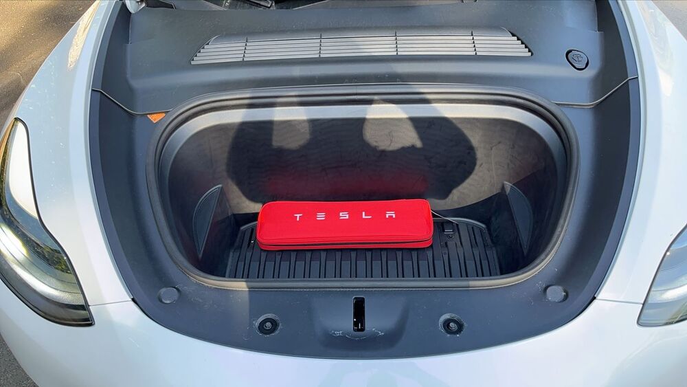 Model Y 300 cv Premium - Premi&egrave;re main Garantie constructeur 2023 occasion 72000 Le Mans