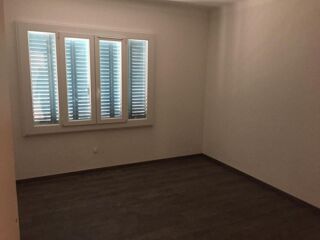  Appartement à louer 2 pièces 80 m²