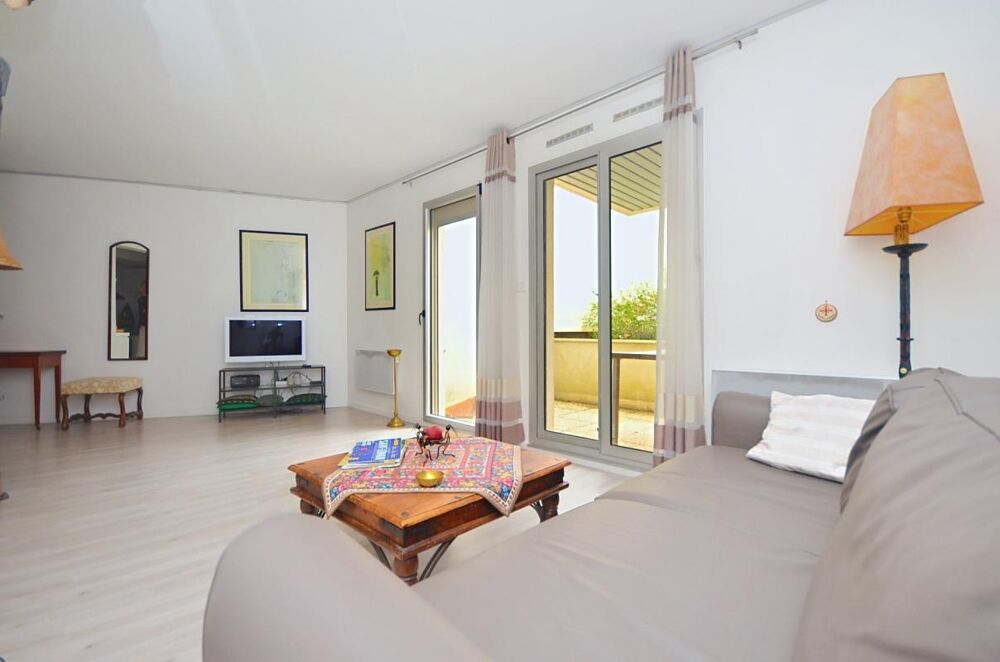 Vente Appartement SAINT GERMAIN EN LAYE – 700 m RER A - 2/3 PIECES - 1 CHAMBRE - RDJ - TERRASSE - ASCENSEUR - CAVE - DOUBLE PARKING Saint germain en laye