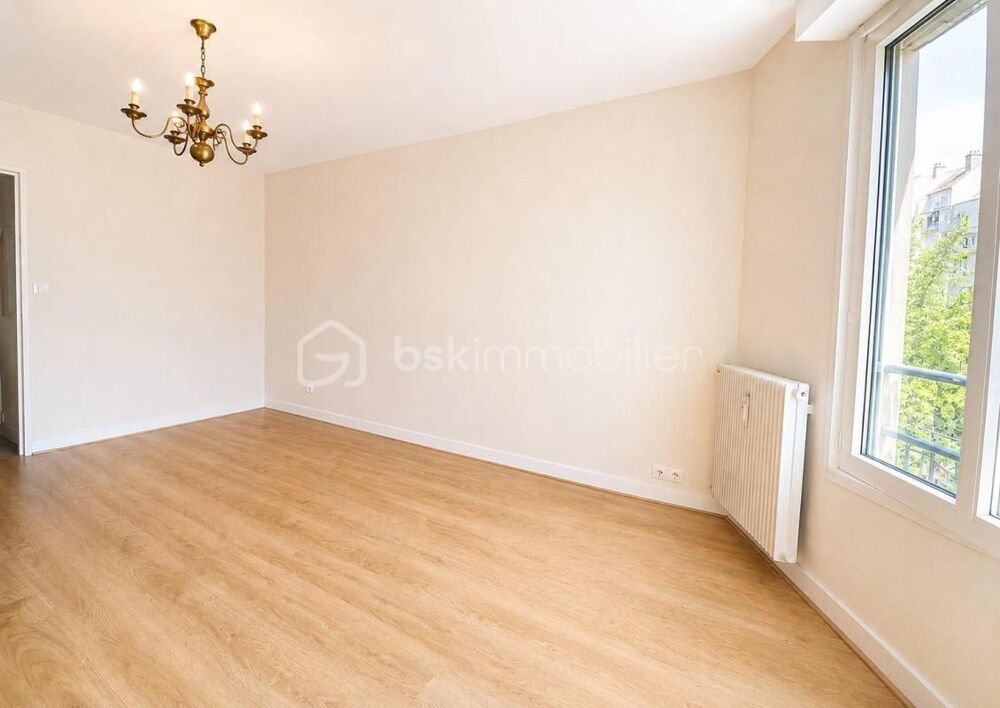 Appartement 2 pièces de 52 m² hypercentre refait à neuf et ensoleillé, avec parking et cave