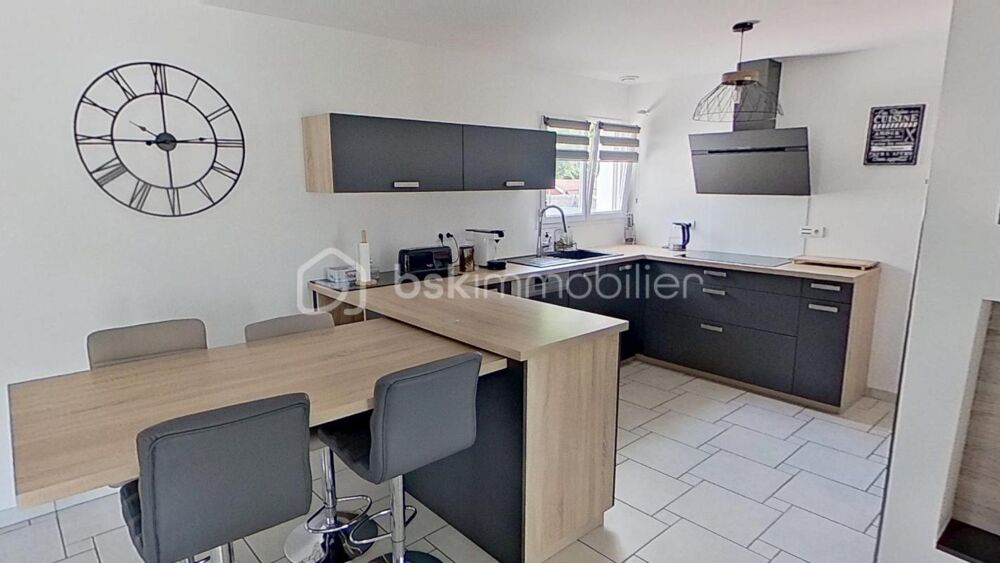 LARMOR PLAGE (56620)  Maison familiale de 152 m², 2 chambres + 2 suites parentales, une véranda, jacuzzi , deux garages