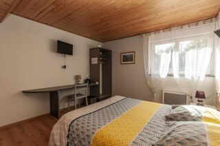  Maison à vendre 15 + pièces 591 m²