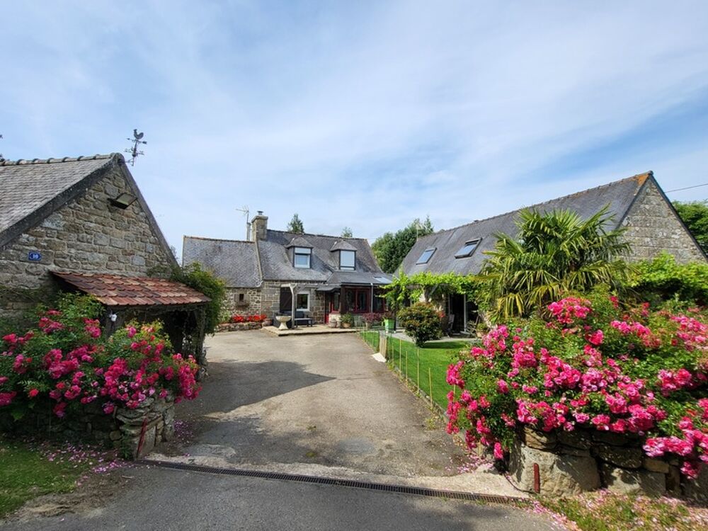 A PLOUBEZRE (22300), beaucoup de charme, ensemble immobilier très COSY en pierre