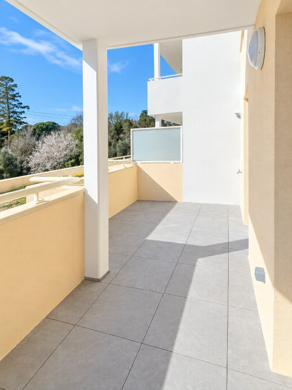 Location Appartement Studio neuf meublé avec terrasse et garage à ORANGE Orange