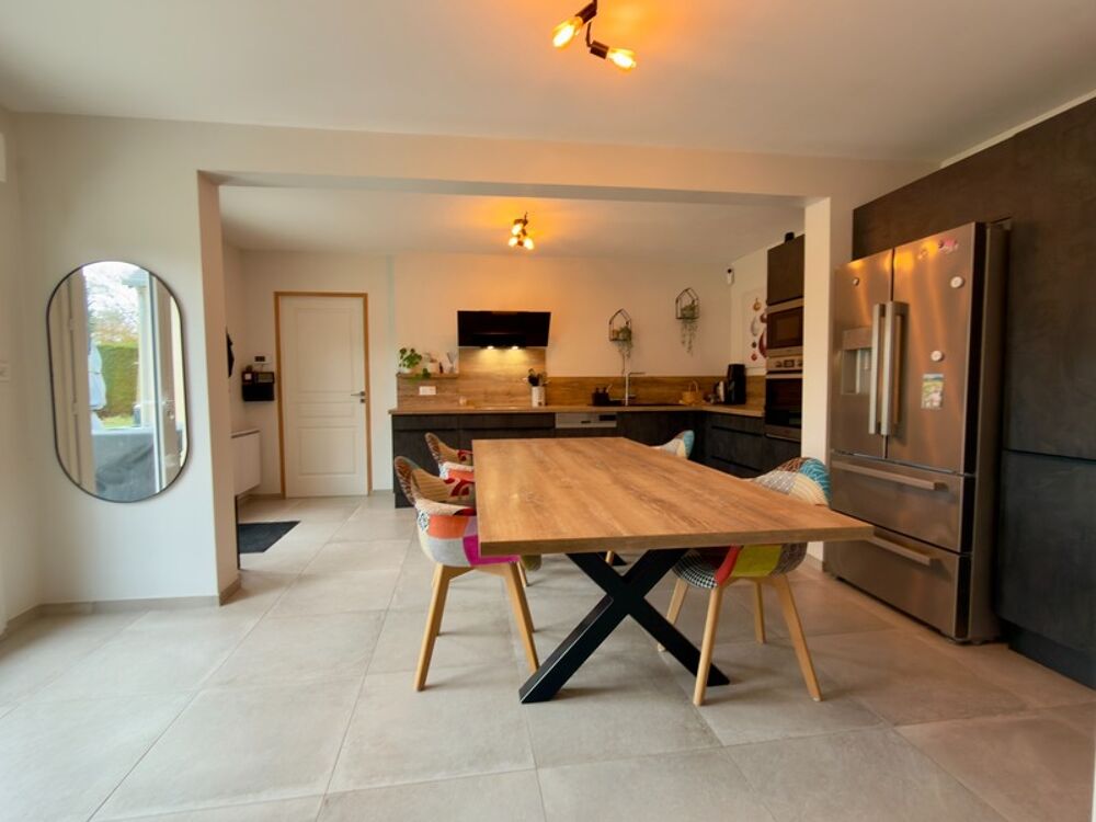 CHOUZE SUR LOIRE, Maison tuffeau 4 chambres avec vie de plain-pied sur jardin arboré clos