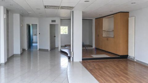   A louer - Local commercial type Bureaux 