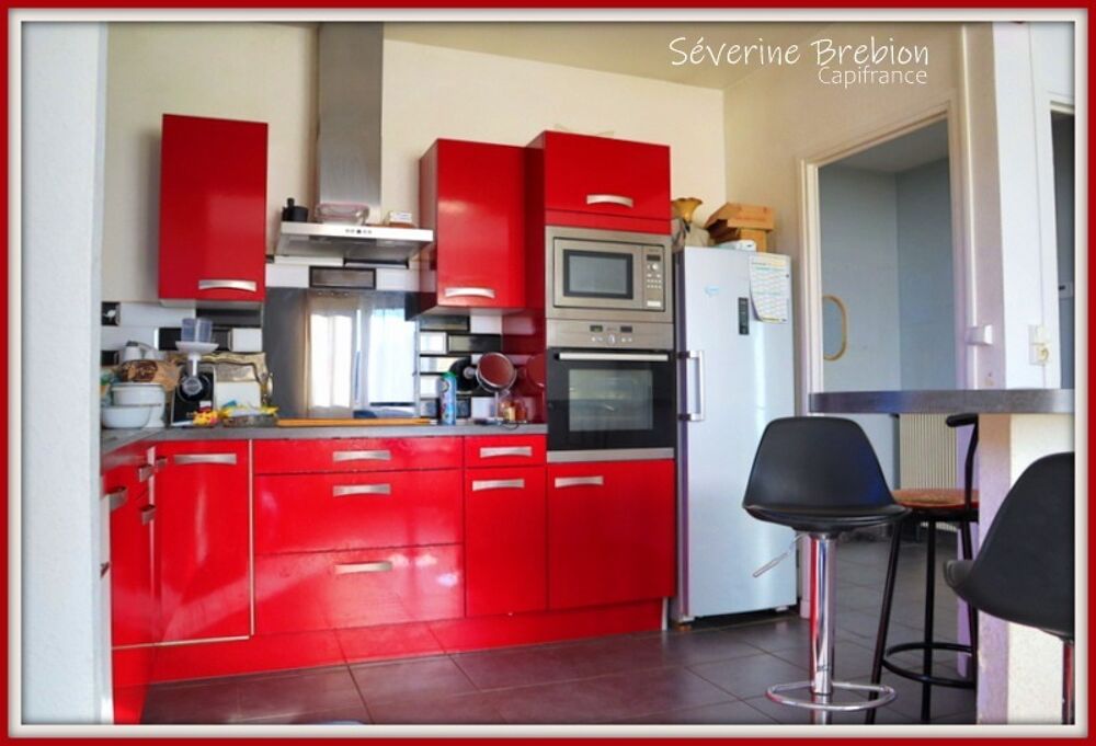 Vente Maison Charmante maison de 156 m², 3 chambres, garage, terrain plat et clôturé, PAC, tout à l'égout, au cœur de Chabreloche Chabreloche