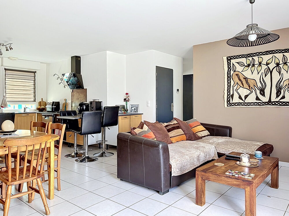 Maison de plain-pied 2015 - 3 chambres - Piscine - Garage - Quartier résidentiel - Centre village