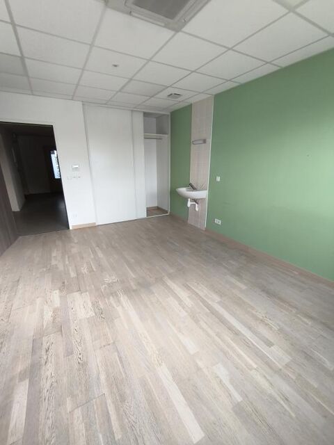 ST DENIS LES BOURG - Local d'activit&eacute;s 473 01000 Saint denis les bourg