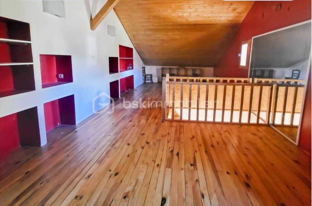 Vente Propriété/Château ***Opportunité rare pour investisseurs *-*vaste bâtisse de caractère à Embrun-*** Embrun