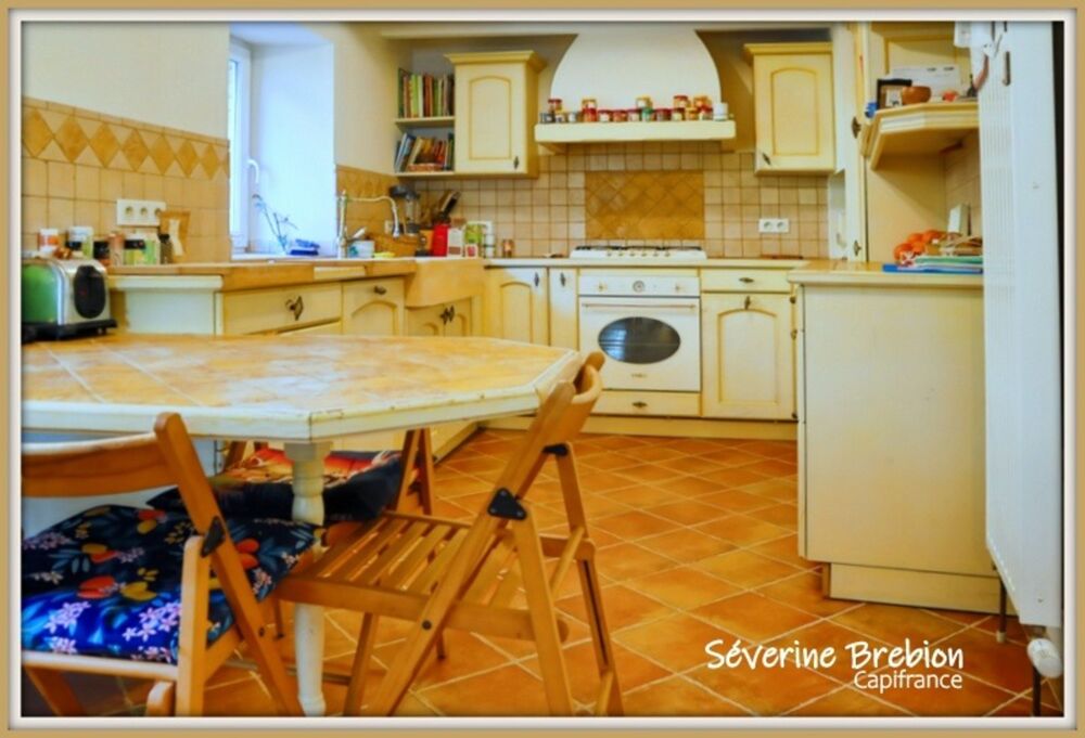 Vente Maison ? Maison rénovée en pierre de 166 m², 4 chambres, vaste séjour, dépendance, assainissement OK, avec ancien moulin et terrain de Saint remy sur durolle