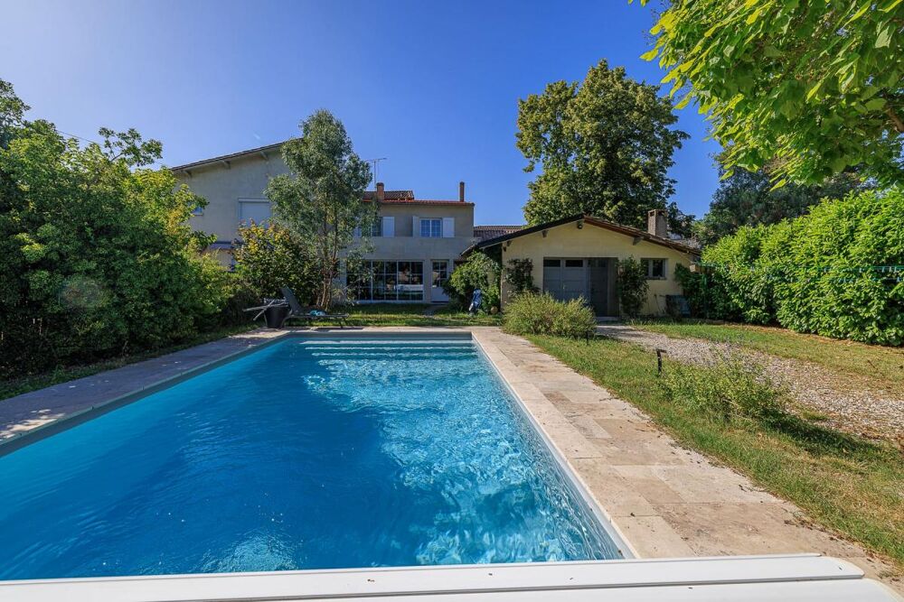 Maison T7 de 148 m, centre ville de Saint-Médard-de-Guizières 33230