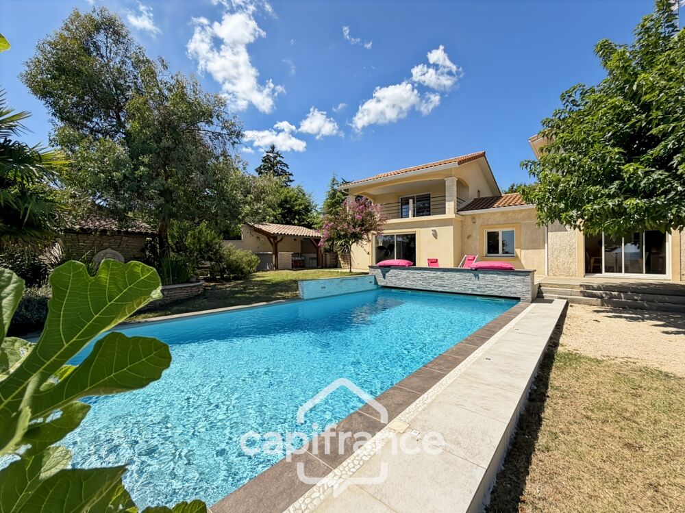 Vente Maison Maison Familiale avec piscine composée de 5 chambres sur ANJOU (38) Anjou