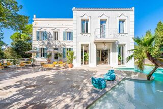  Propriété/château à vendre 10 pièces 2402 m²