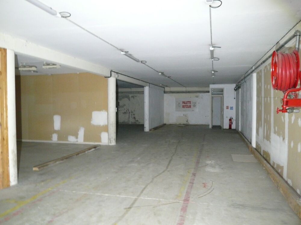   ? A LOUER CHATEAUBERNARD Zone Commercial Local Bureau ? 