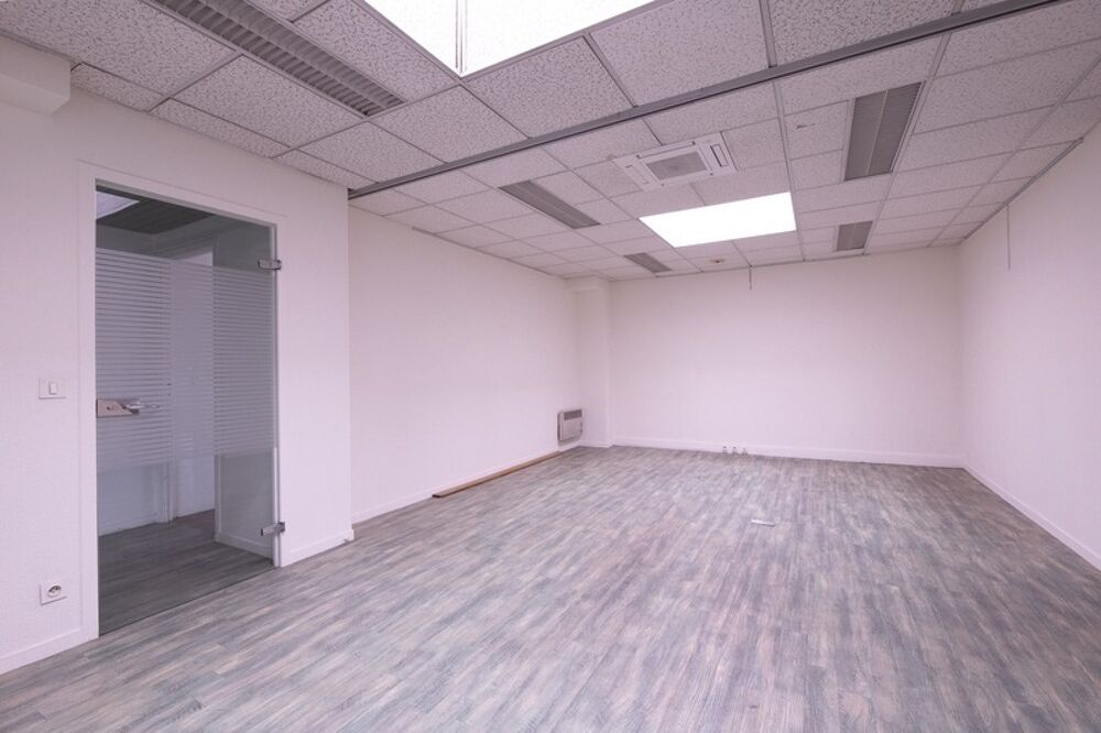   PAU (64) - Place de Verdun - À VENDRE - Bureaux de 235m2 Pau