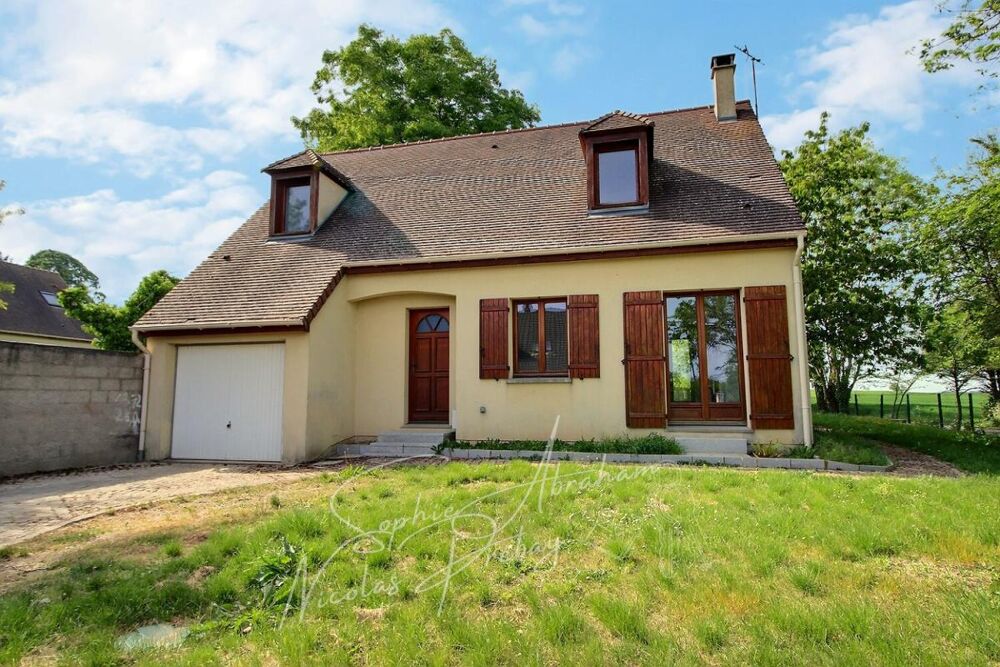 Maison individuelle avec garage et jardin arboré