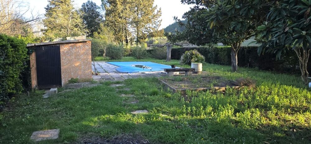 Villa T4 de 93 m2 avec annexes et piscine sur 2229 m2 de terrain