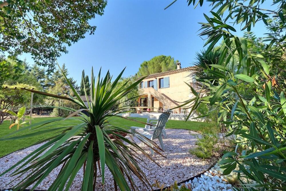 MAS DE CARACTÈRE -180 M², 4 CHAMBRES ET 1 609 M² DE TERRAIN