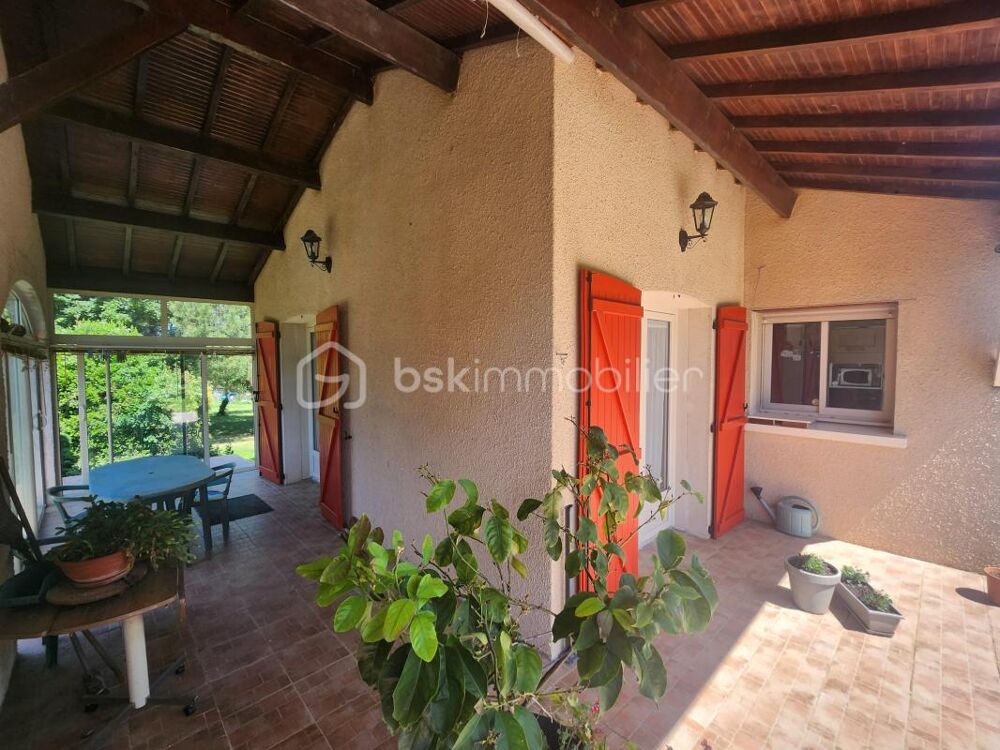 MAISON FAMILIALE AVEC SOUS-SOL COMPLET ET PARC ARBORÉ DE 3 047 m²