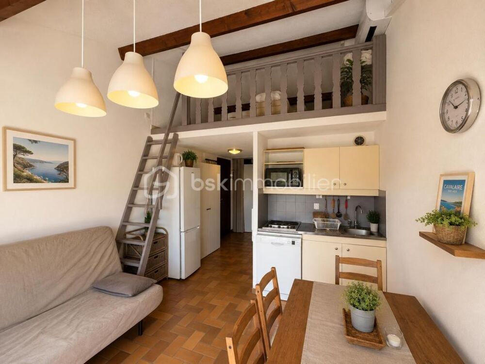 CAVALAIRE-SUR-MER  2 PIÈCES MEUBLÉ AVEC MEZZANINE, TERRASSE ET PISCINE