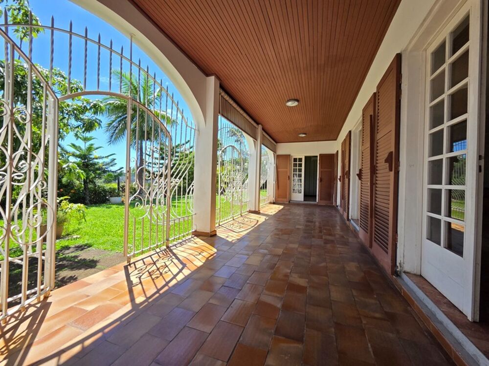 Vente Villa Villa T7 de 276 m² sur 1 661 m² de terrain plat – Bas de St-François Saint denis
